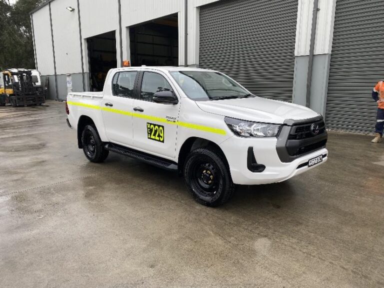 2022 Toyota Hilux 4x2 SR 2.8L T Diesel Manual D/Cab