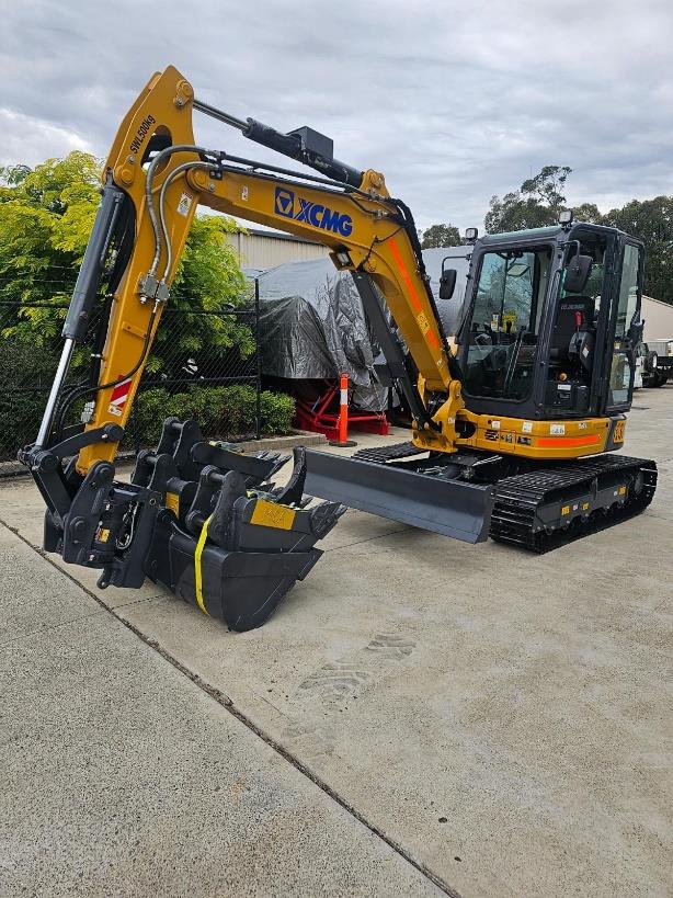 2023 XCMG XE55U Mini Excavator w/ Hydraulic Hitch and Bucket Kit