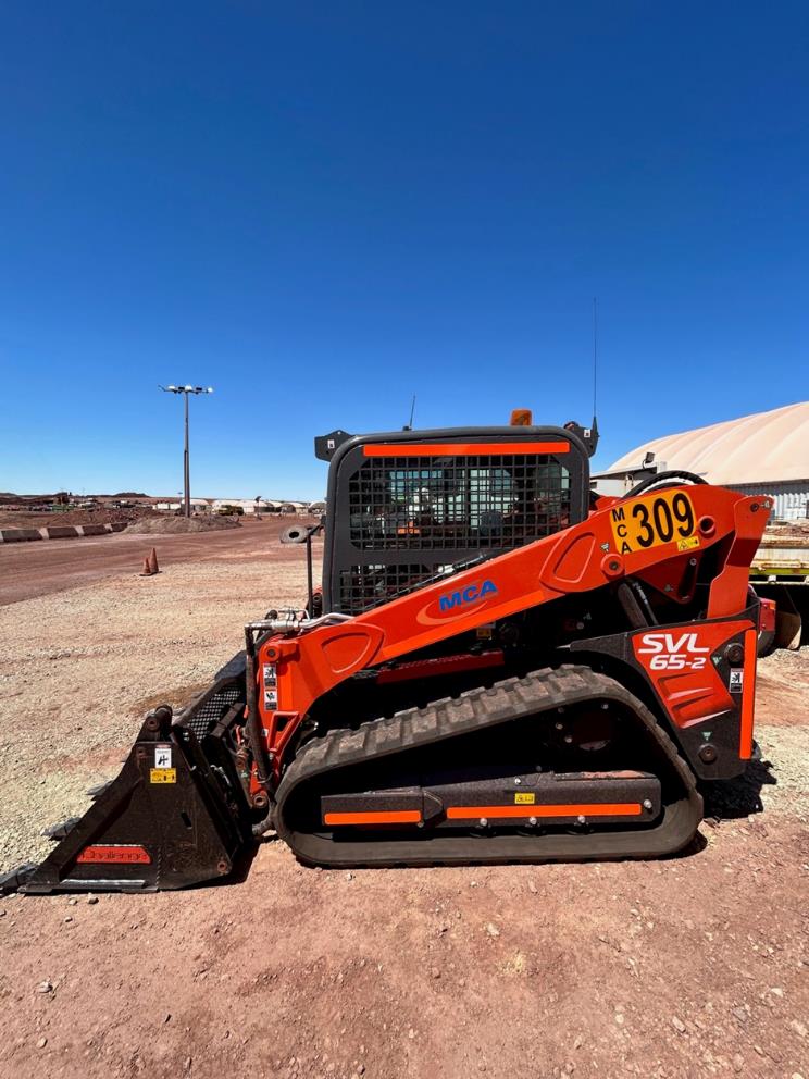 Kubota SVL652CW CAB wide track loader
